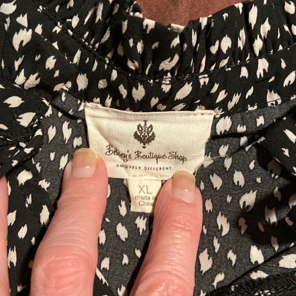 Sleeveless Blouse by Betsy’s Boutique Shop. EUC! - Picture 14 of 16